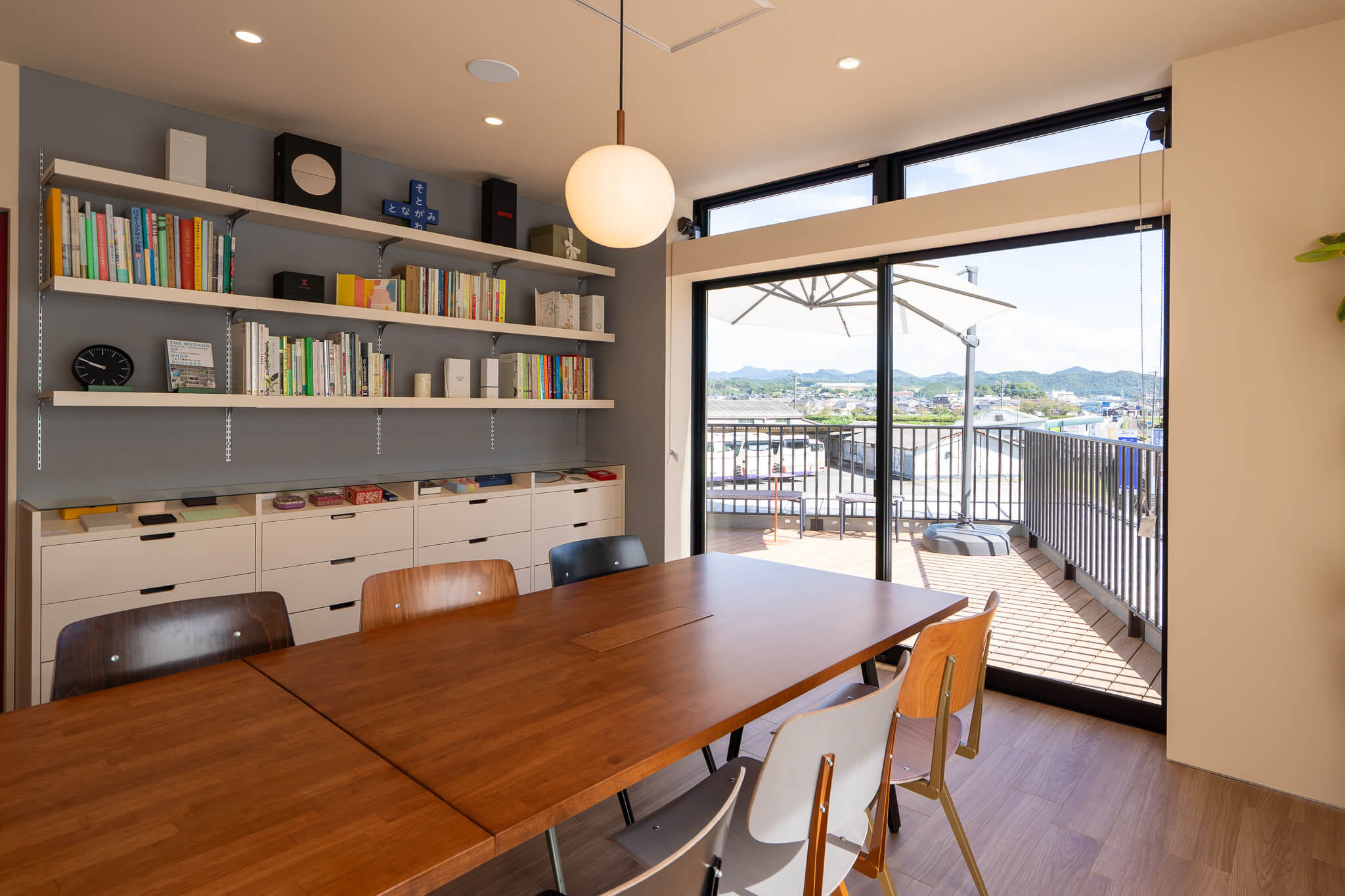 そとがわとなかみ ミーティングスペース