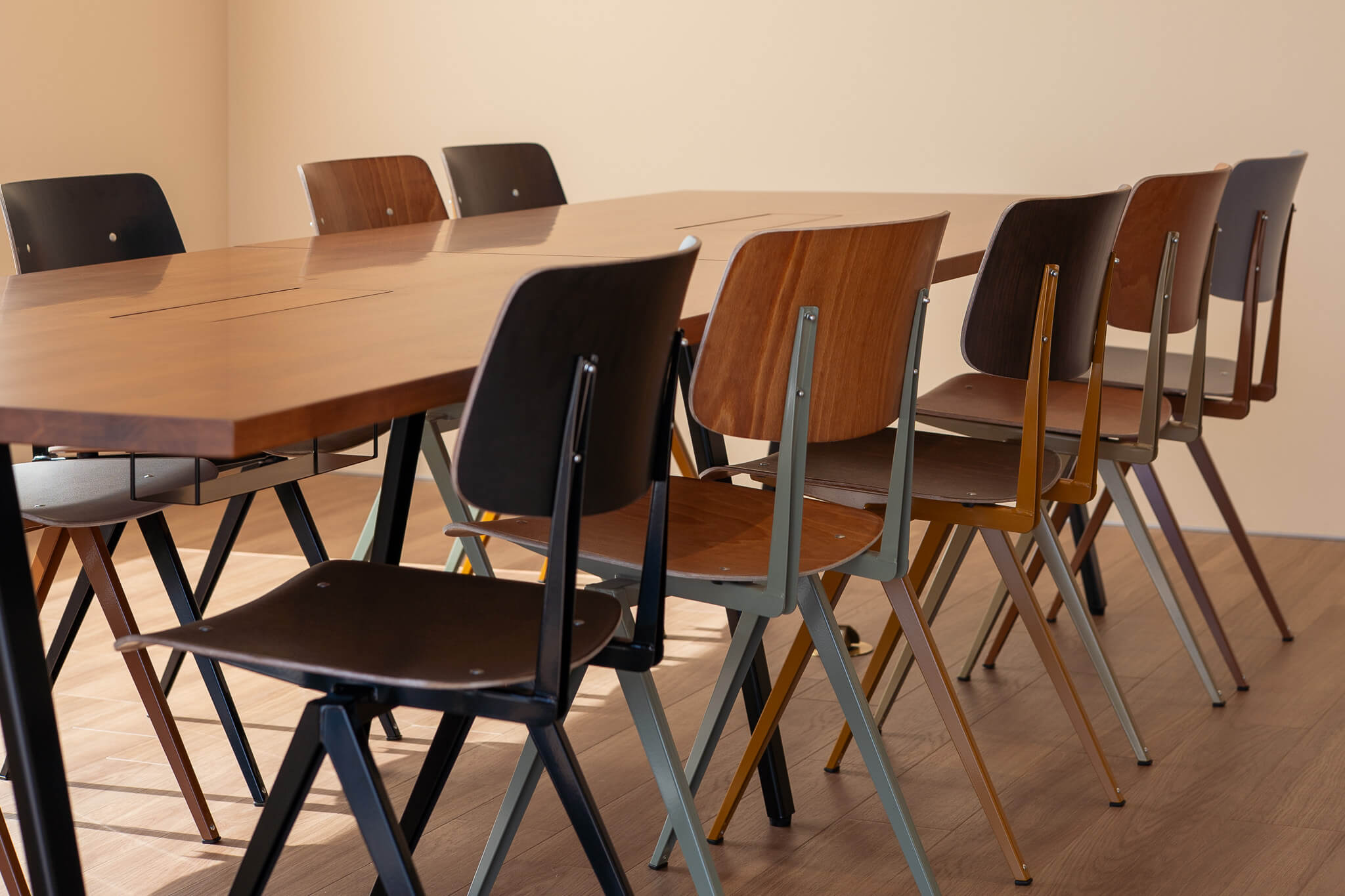 そとがわとなかみ ミーティングスペース