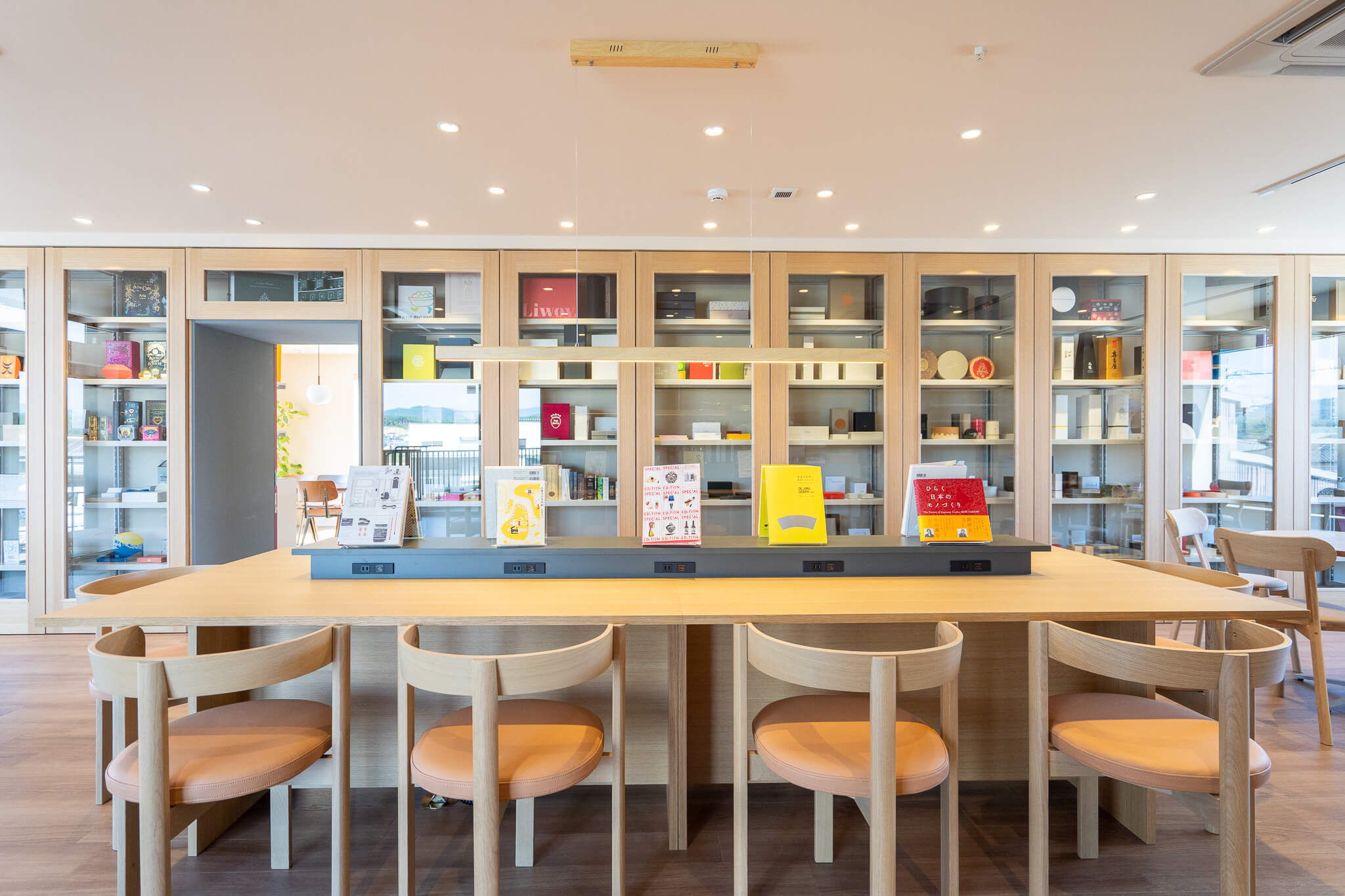 そとがわとなかみ なかみcafe